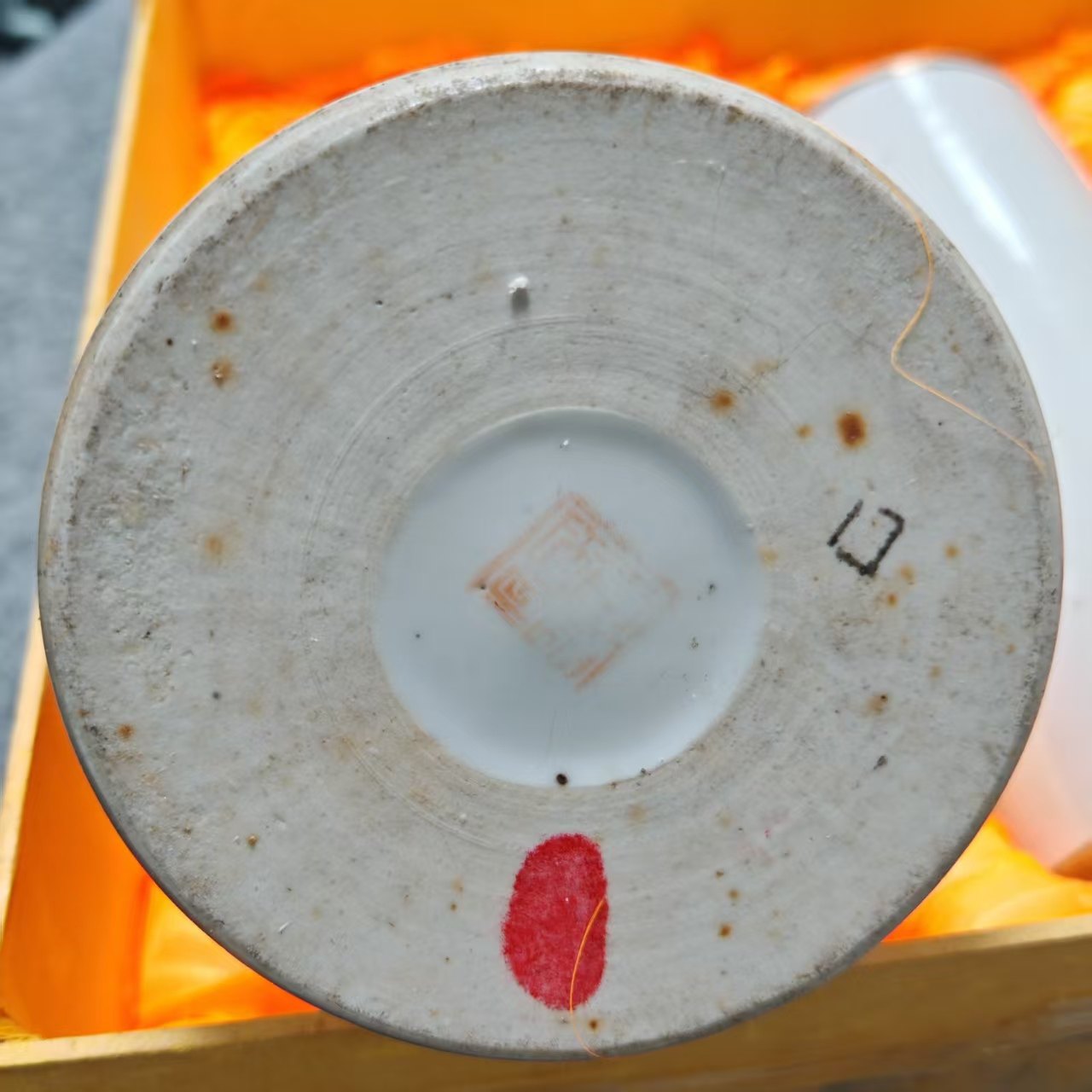 清代粉彩人物帽筒