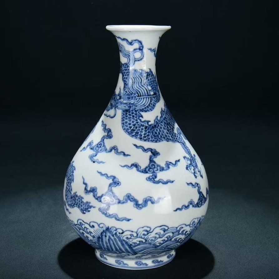 宣德款青花龙纹玉壶春瓶