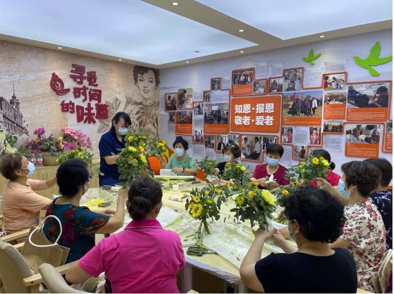 指印关注丨艺术插花赏心悦目，邻里汇公益活动受欢迎