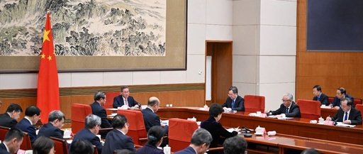 李强主持召开国务院常务会议 听取关于行政复议工作情况的汇报 审议通过《关于拓展跨境电商出口推进海外仓建设的意见》