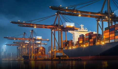 对抗风险，突破增长，2024跨境出海的本土化之战