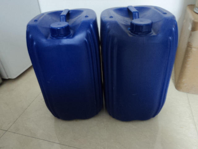 Methyl trioctyl ammonium chloride