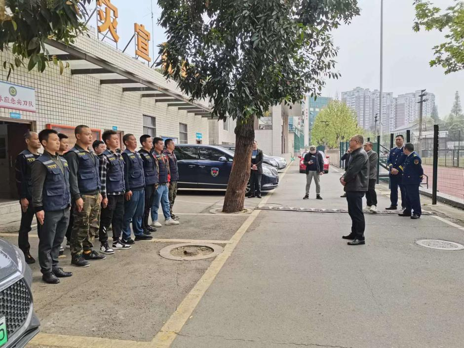 青羊区应急局领导莅临尖刀队开展新一轮验收工作