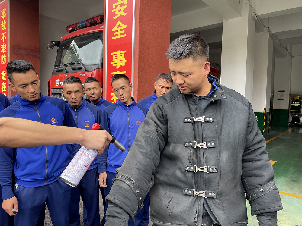 守护消防勇士：“烈火胜服”走进西昌消防救援大队