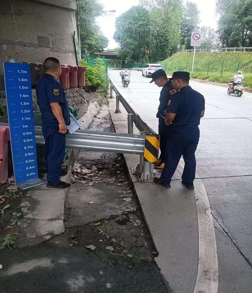 严阵以待筑牢防汛安全防线，全力守护城市安全