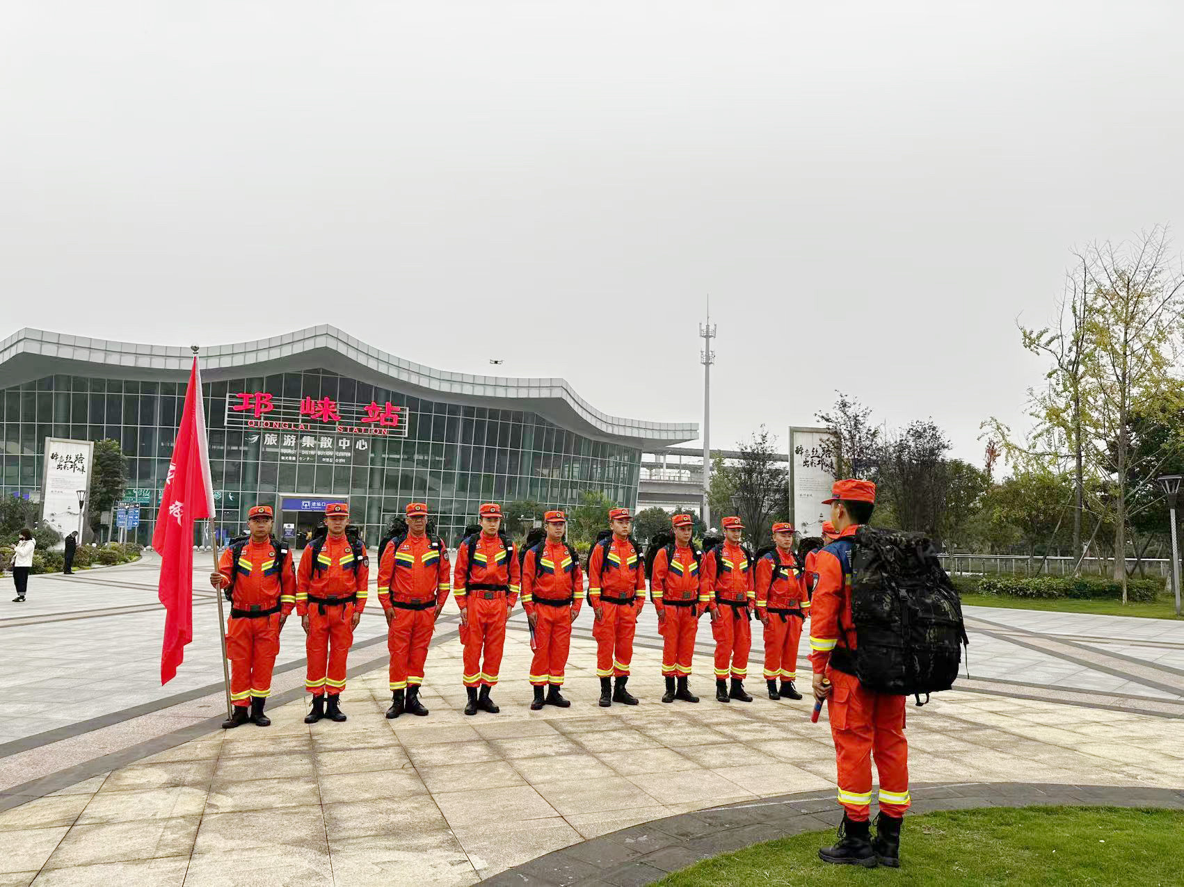 应急铁军练兵备战，重走红军长征路