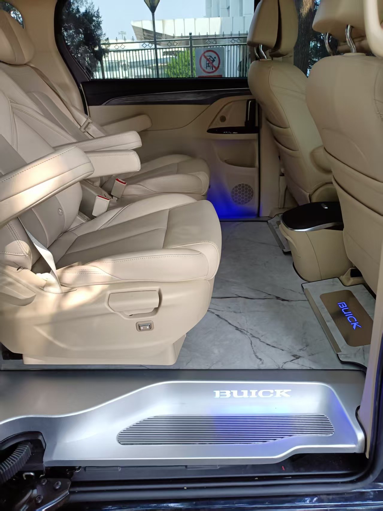 别克GL8 陆尚（7座）