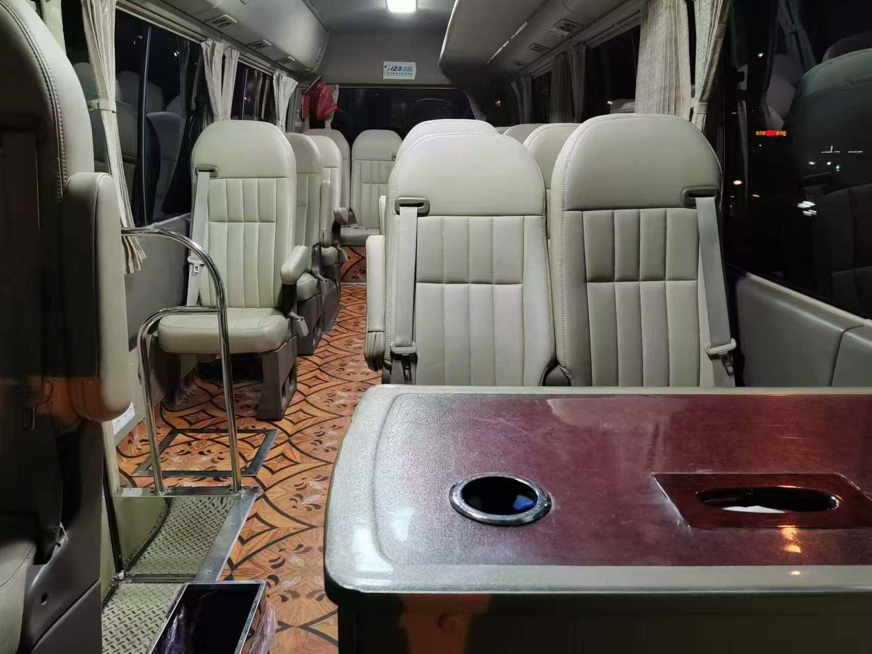 丰田考斯特（23座）