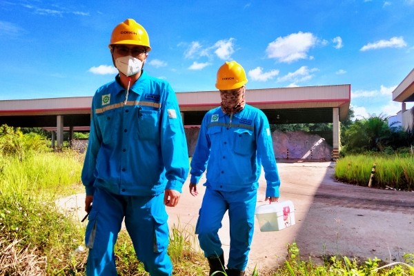 PT.CSKC Melakukan Simulasi Penangan Kecelakaan Kerja Saat Melakukan Penanganan Penyumbatan Material di Silo