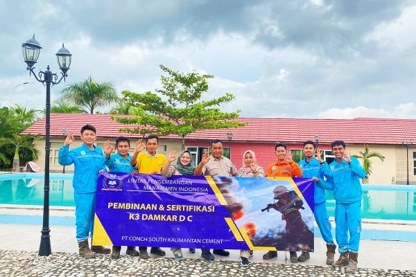 PT. Conch South Kalimantan Cement Melakukan Training Petugas Pemadam Kebakaran