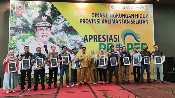 Konsisten dalam Pengelolaan Lingkungan dan Pemberdayaan Masyarakat: PT.CONCH SOUTH KALIMANTAN CEMENT Kembali Raih Penghargaan PROPER Kategori Biru