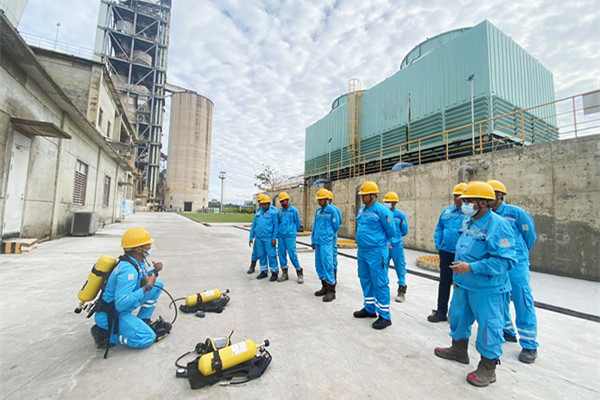 Meningkatkan Keselamatan Kerja dengan Pelatihan Penggunaan SCBA di PT Conch South Kalimantan Cement