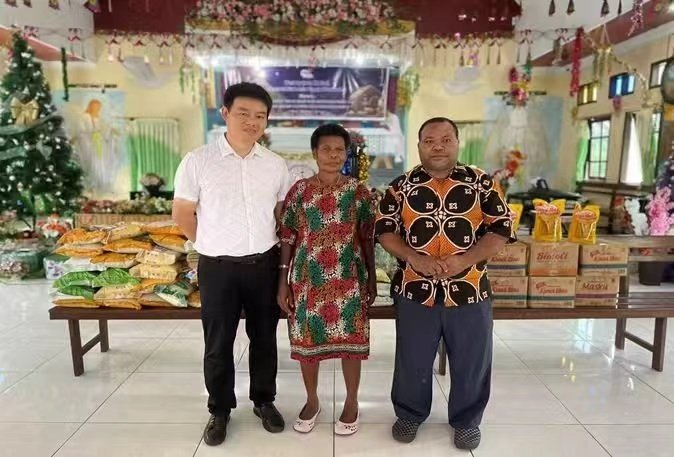 PT Conch West Papua Cement Berbagi Kasih Menjelang Hari Raya Natal