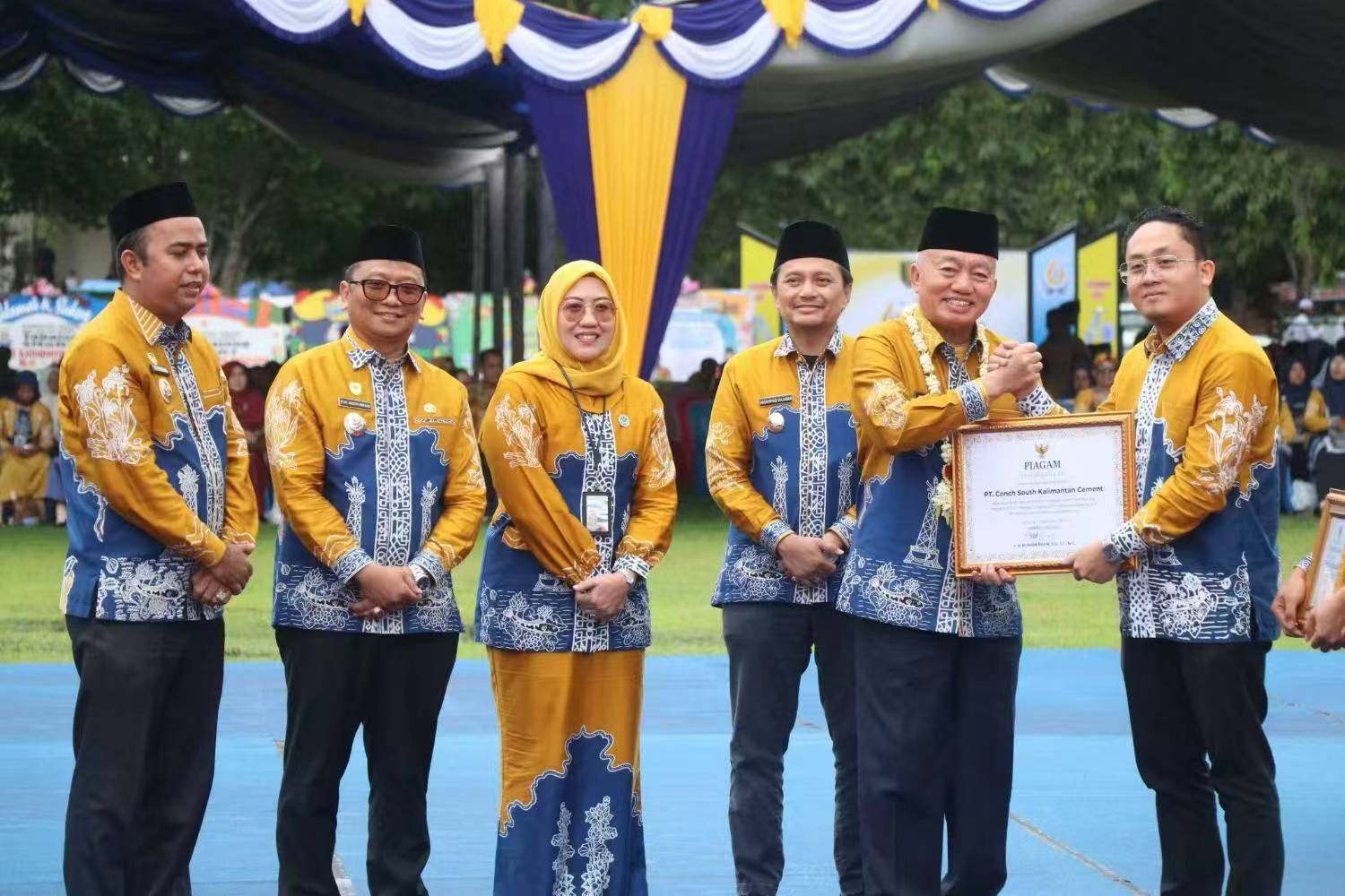 PT Conch South Kalimantan Cement Terima Penghargaan Pada Acara Puncak Hari Jadi Kabupaten Tabalong