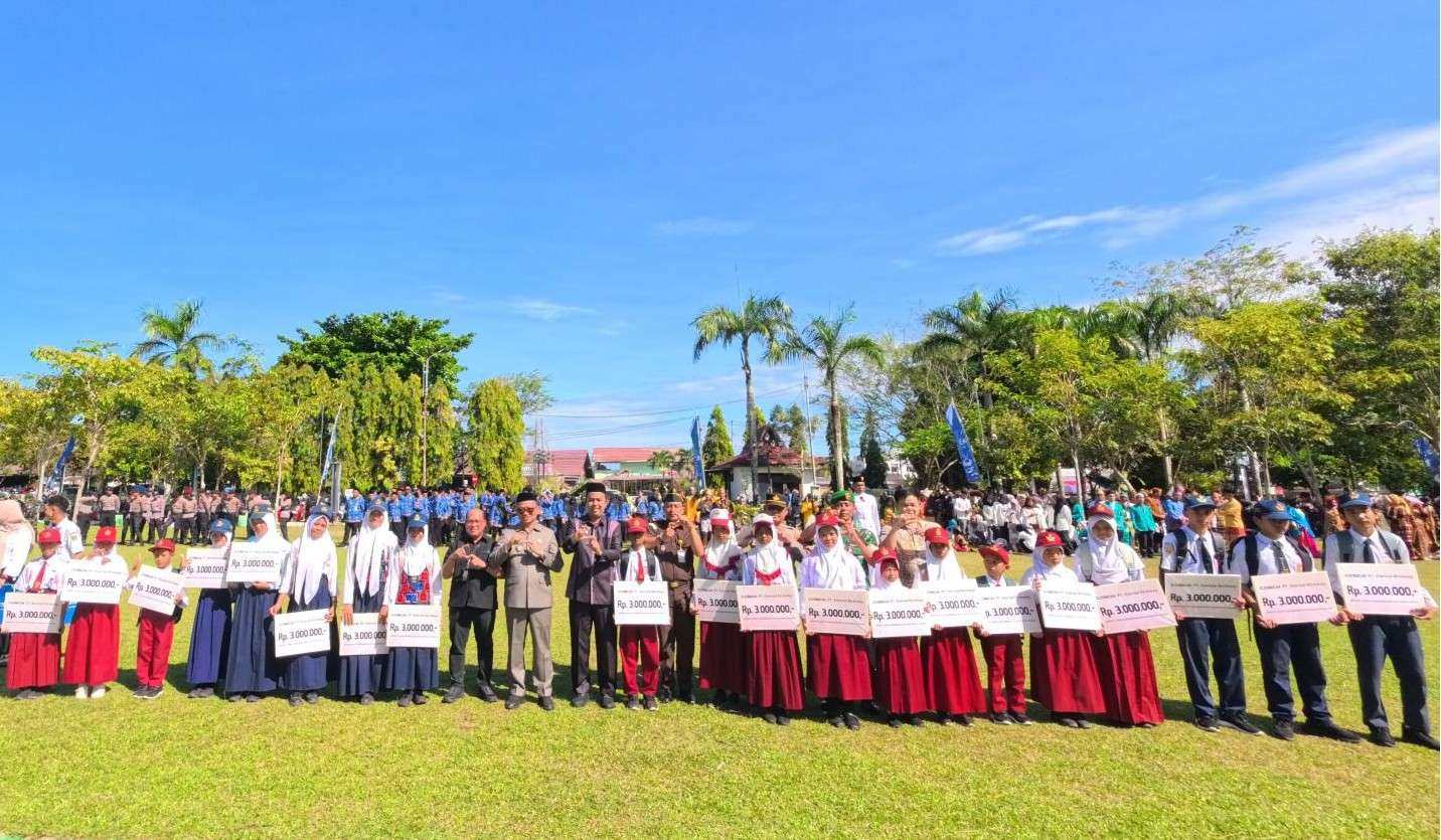 PT Conch South Kalimantan Cement Berikan Beasiswa bagi 20 Siswa Berprestasi