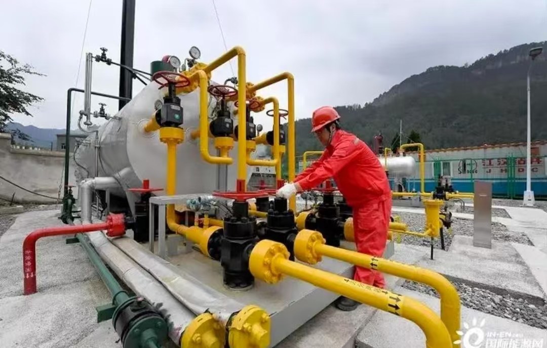 04d21389-9437-456f-bd1c-f5db3b38e73a