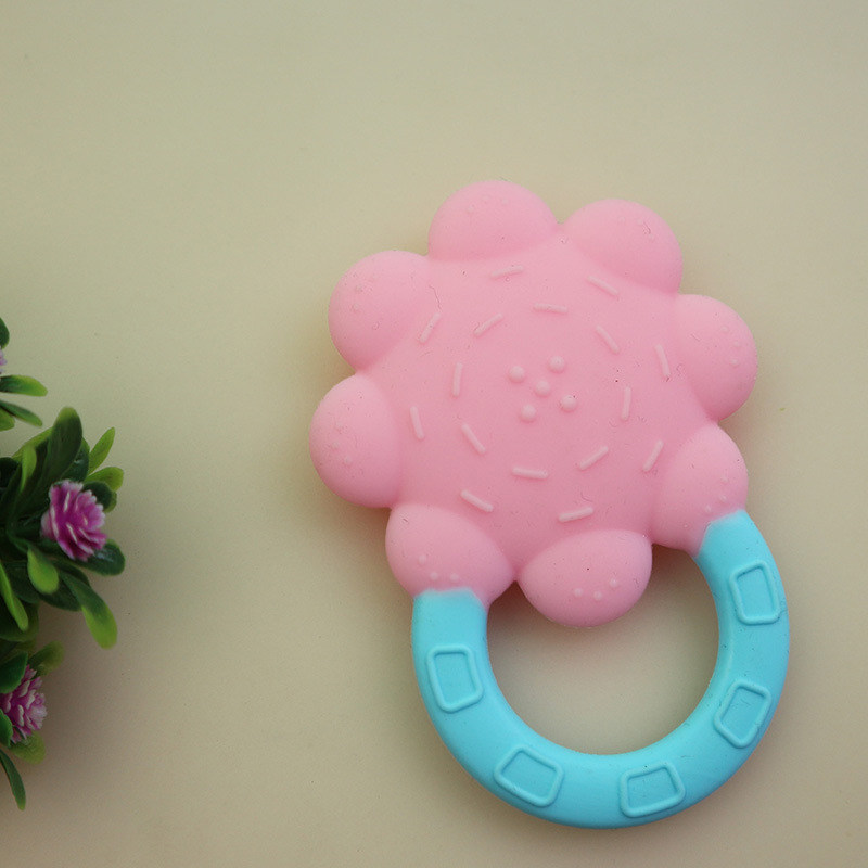 XFM Hot Sale Natural Silicone Non Drop with Handle Flower Teether Baby Teething Play Toy Infant Teether Silicone Baby Molar