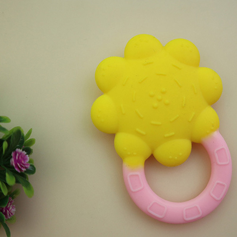 XFM Hot Sale Natural Silicone Non Drop with Handle Flower Teether Baby Teething Play Toy Infant Teether Silicone Baby Molar