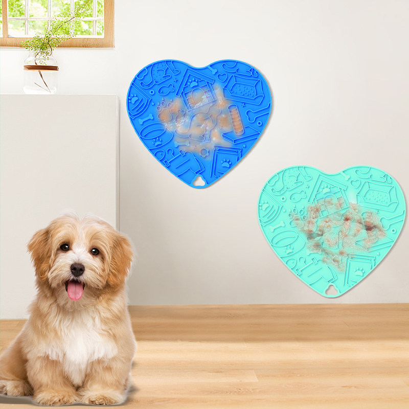Silicone pet heart-shaped licking pad