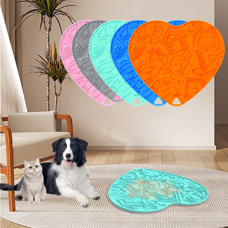 Silicone pet heart-shaped licking pad