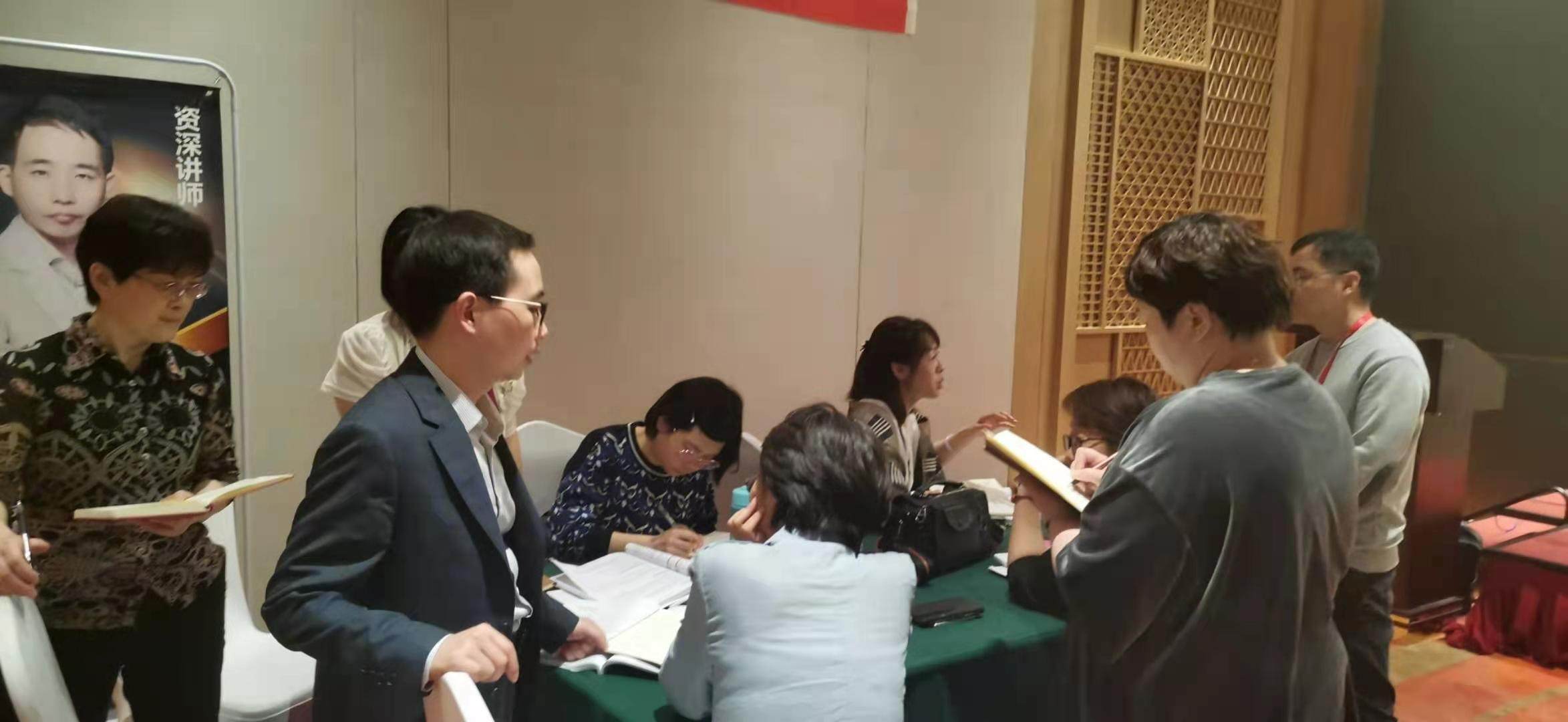 人被催眠后会怎样？是在睡觉吗？