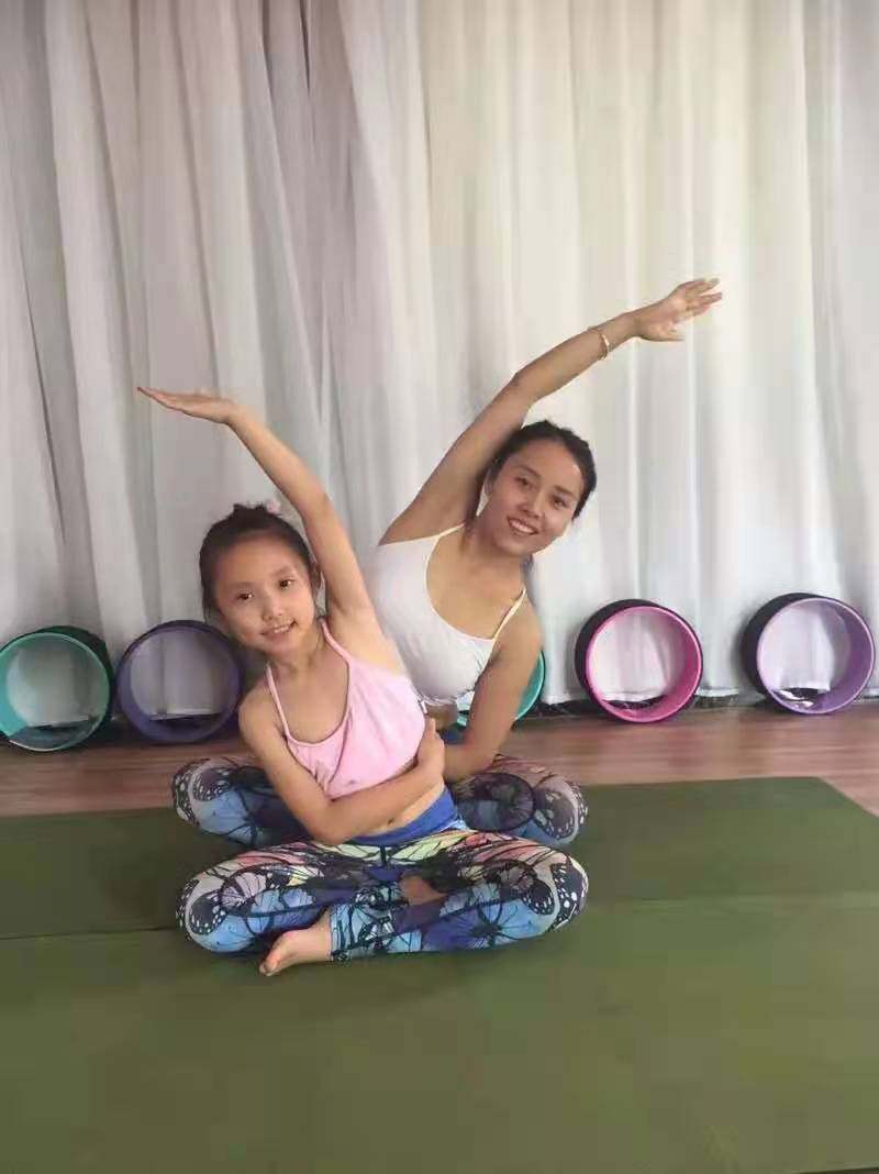 亲子瑜伽
