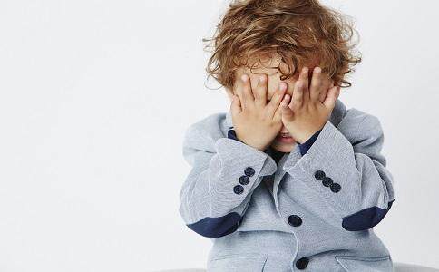 孩子内向、说话晚、不合群，是自闭症吗？