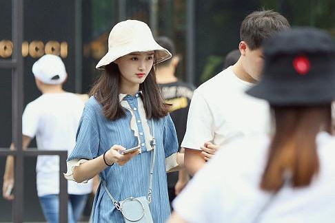 The young ladies and sisters who love their hats are just because they don't like to wash their hair?