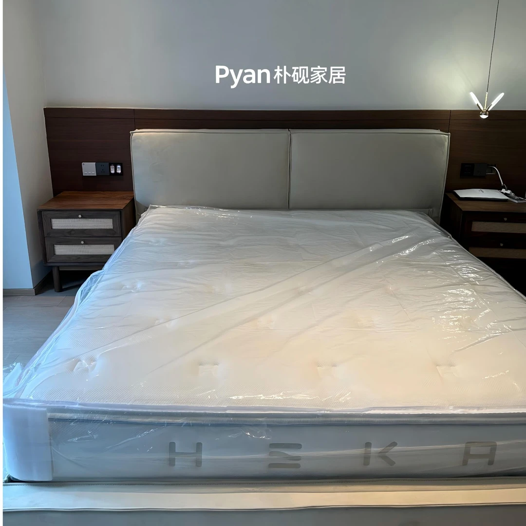 现代中古风大气齐边磨砂豆腐块床