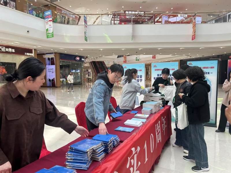 市总工会联合亭湖区总工会开展职工国家安全教育宣传