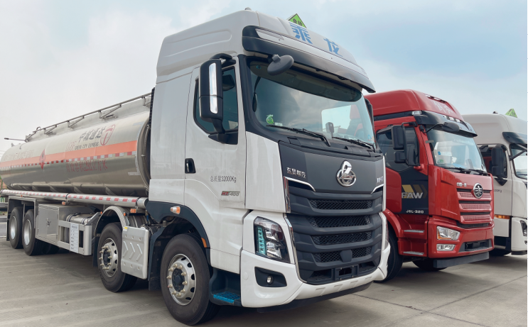 howo 8X4 29CBM Oil Transport Truck