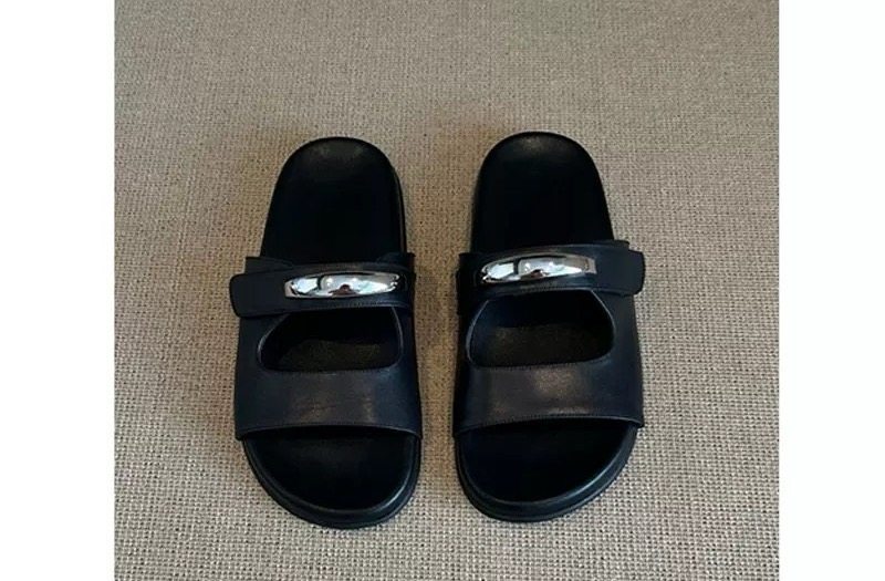 WOMEN'S SLIPPERS