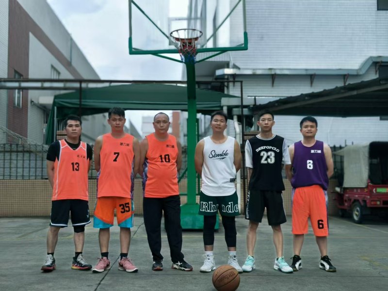 Company Mid-Autumn Festival celebrations: BBQ party and basketball game staged