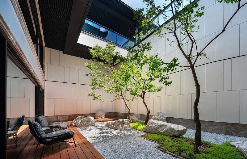 Revolutionizing Backyard Leisure: The Rise of Prefabricated Swimming Pools