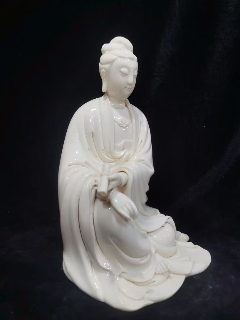 清.德化窑白瓷持卷观音造像- 崇敬拍卖