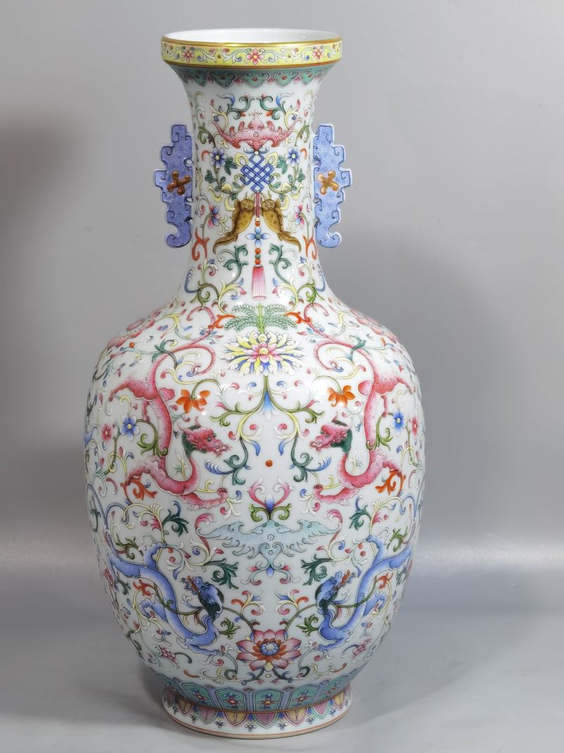 清晚.粉彩龙纹双耳瓶