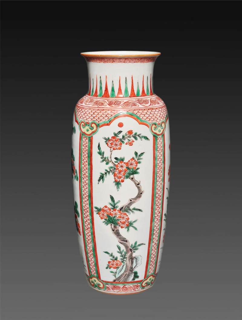 清.红绿彩花卉纹四方瓶