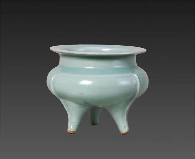 明晚.影青瓷三足鬲式炉