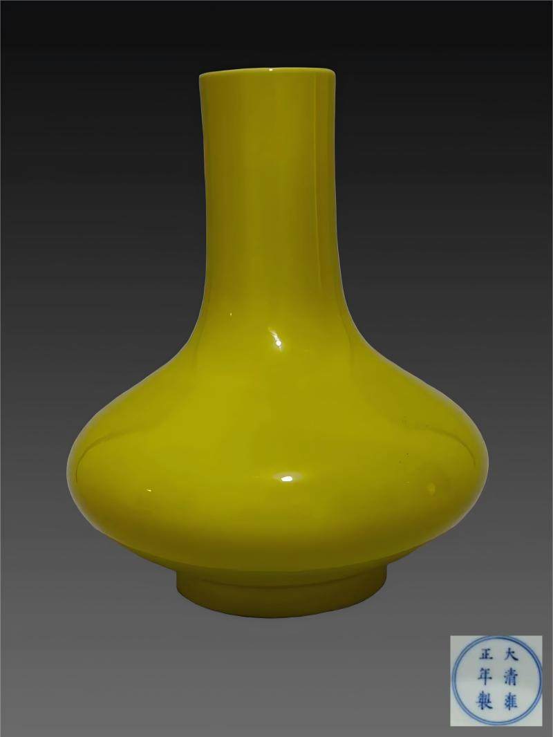 黄釉荸荠瓶