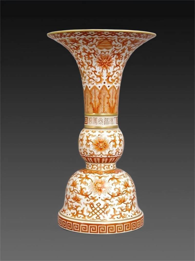 矾红花卉纹花觚