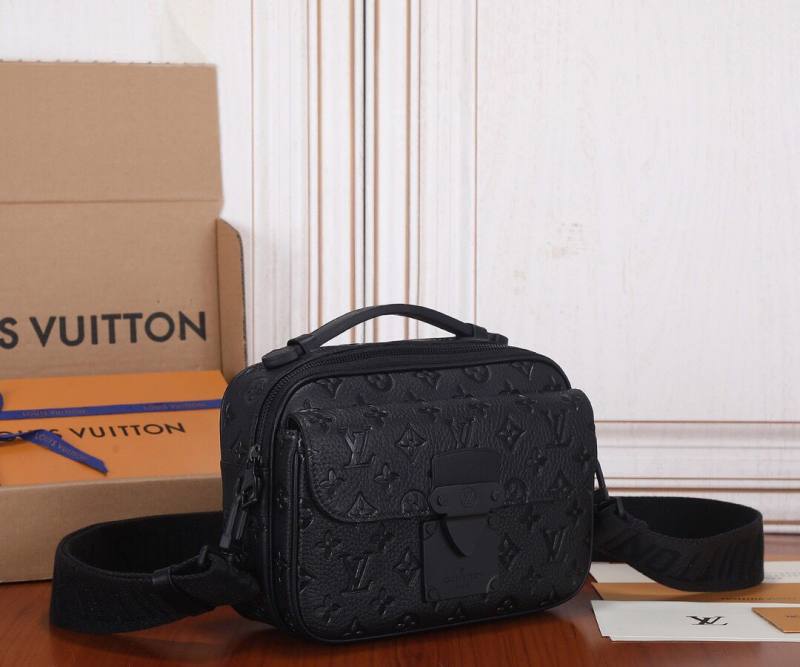 Louis Vuitton Men's Printed Black Shoulder Bag