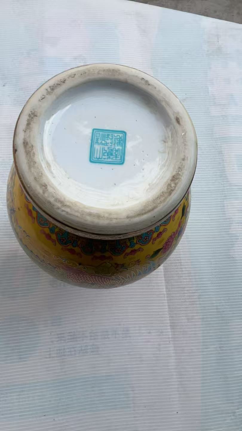 帝王黄釉描金双耳凤纹瓶-
