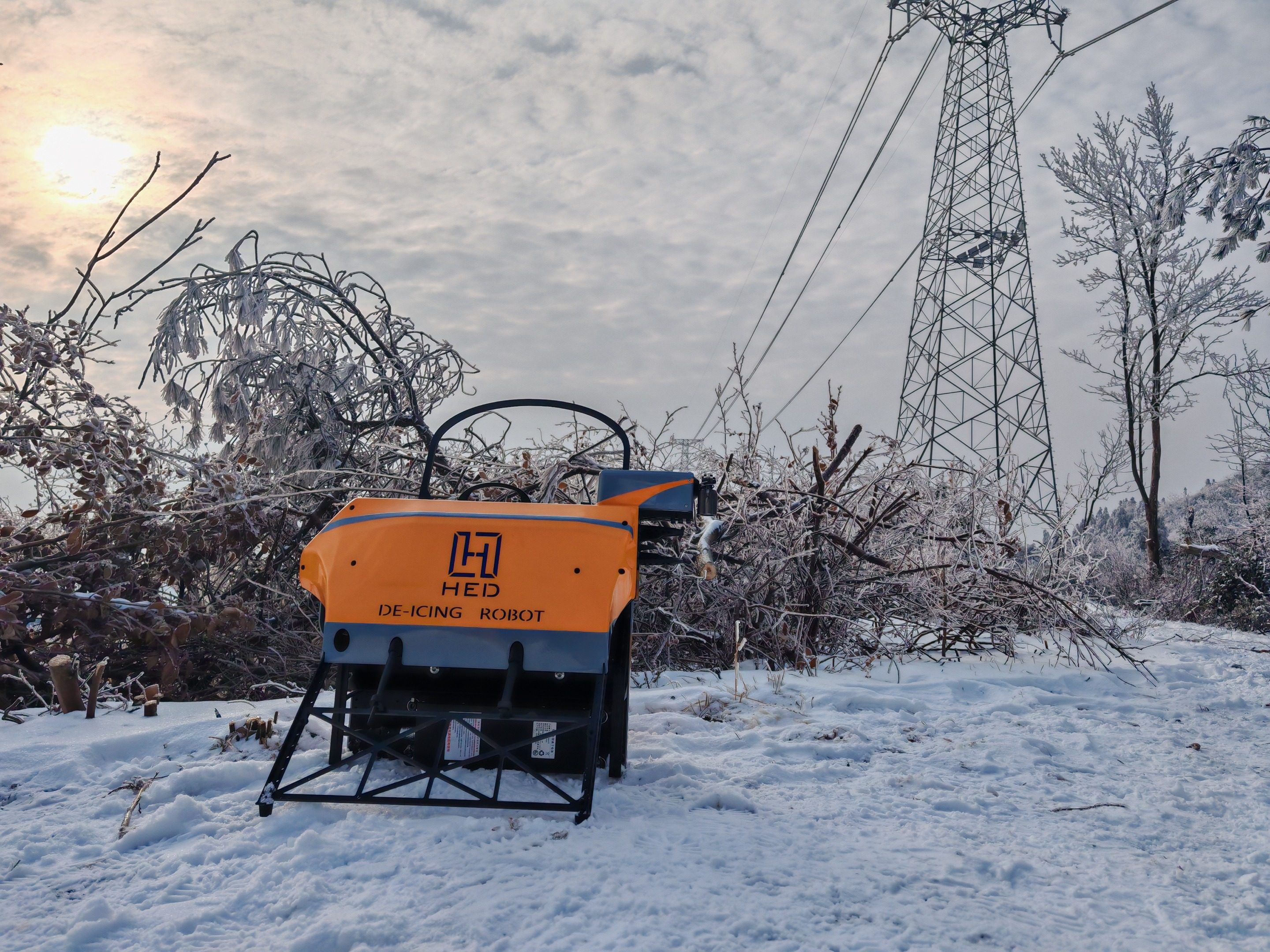 除冰机器人在线吃冰！海恩德“小黄人”强势上线！