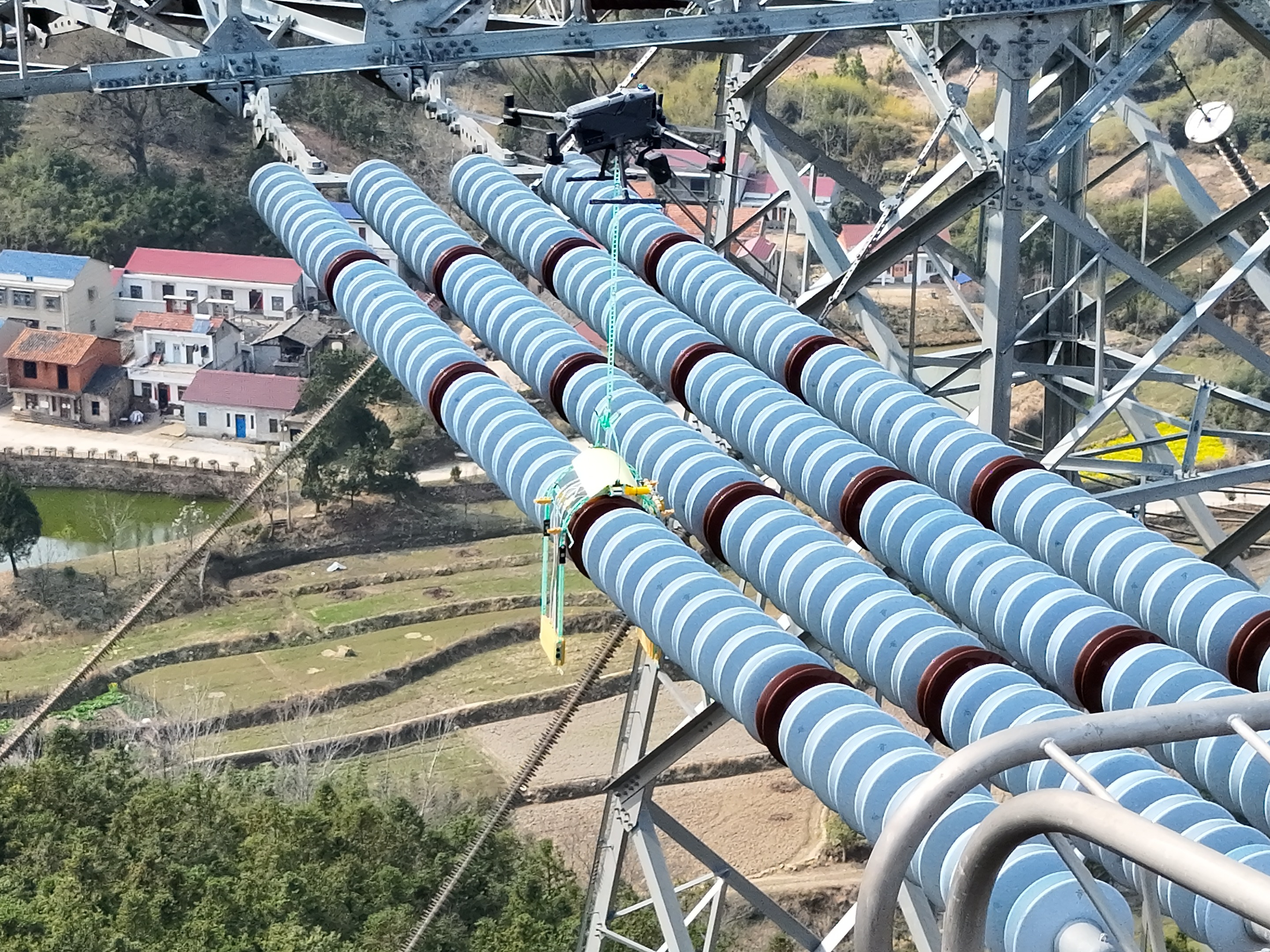 机器人顺利完成绝缘子零值检测作业