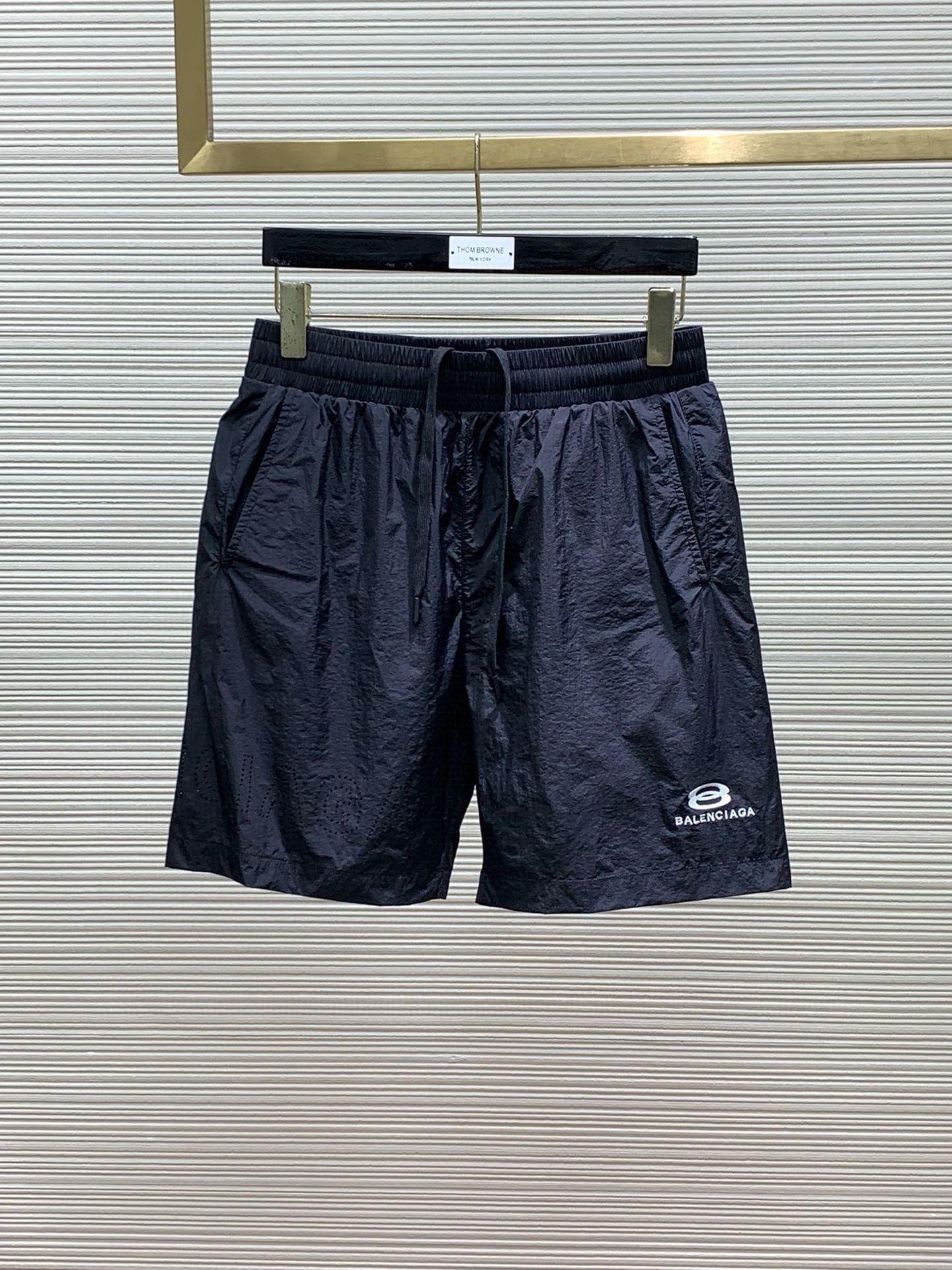 The 2024 summer new style men's casual shorts. The high-end custom-made fabric is breathable. The breathability and elasticity are extremely comfortable. The details are impeccable. It is equipped with top-level accessories.