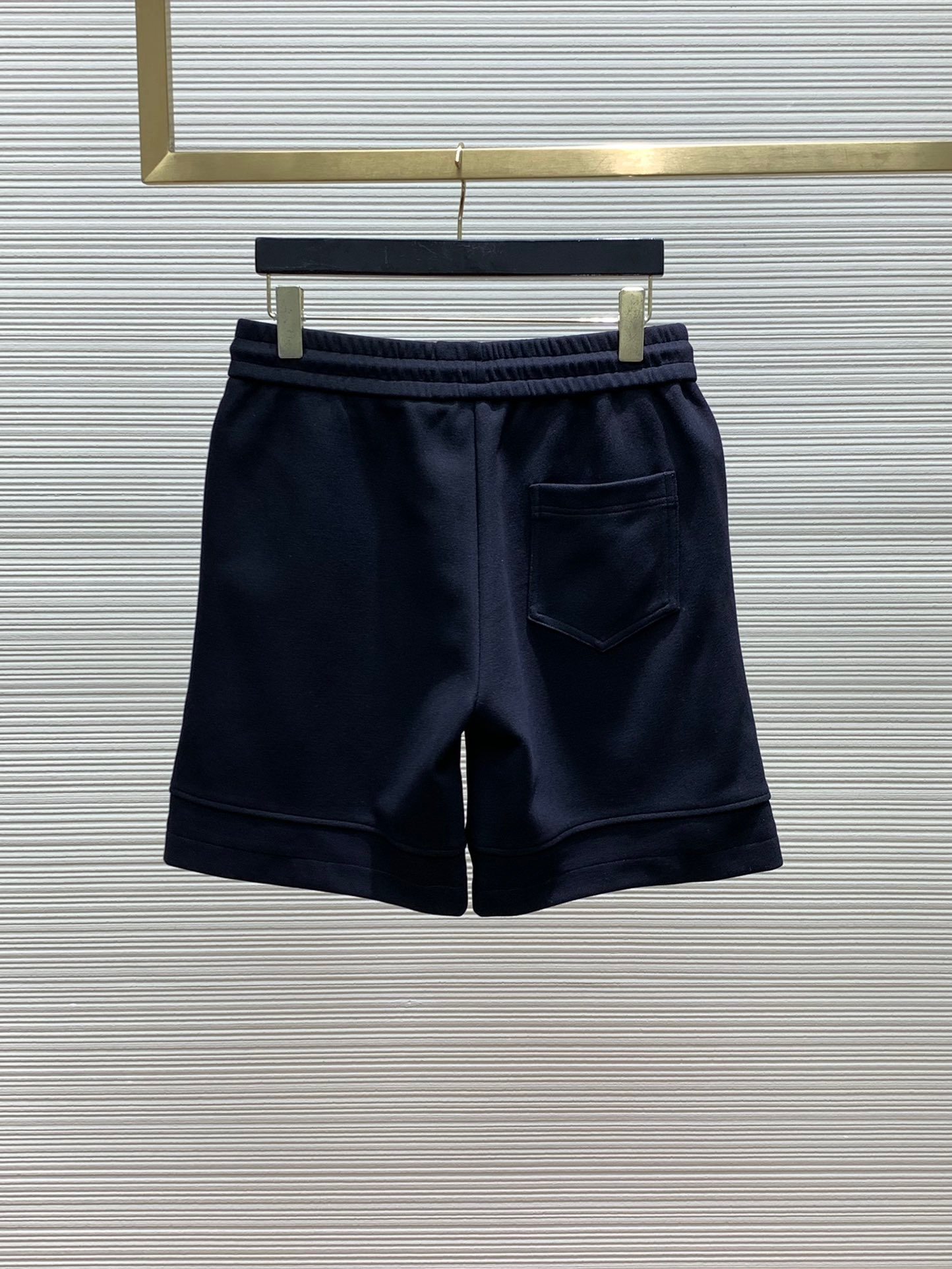 The 2024 summer new style men's casual shorts. The high-end custom-made fabric is breathable. The breathability and elasticity are extremely comfortable. The details are impeccable. It is equipped with top-level accessories.