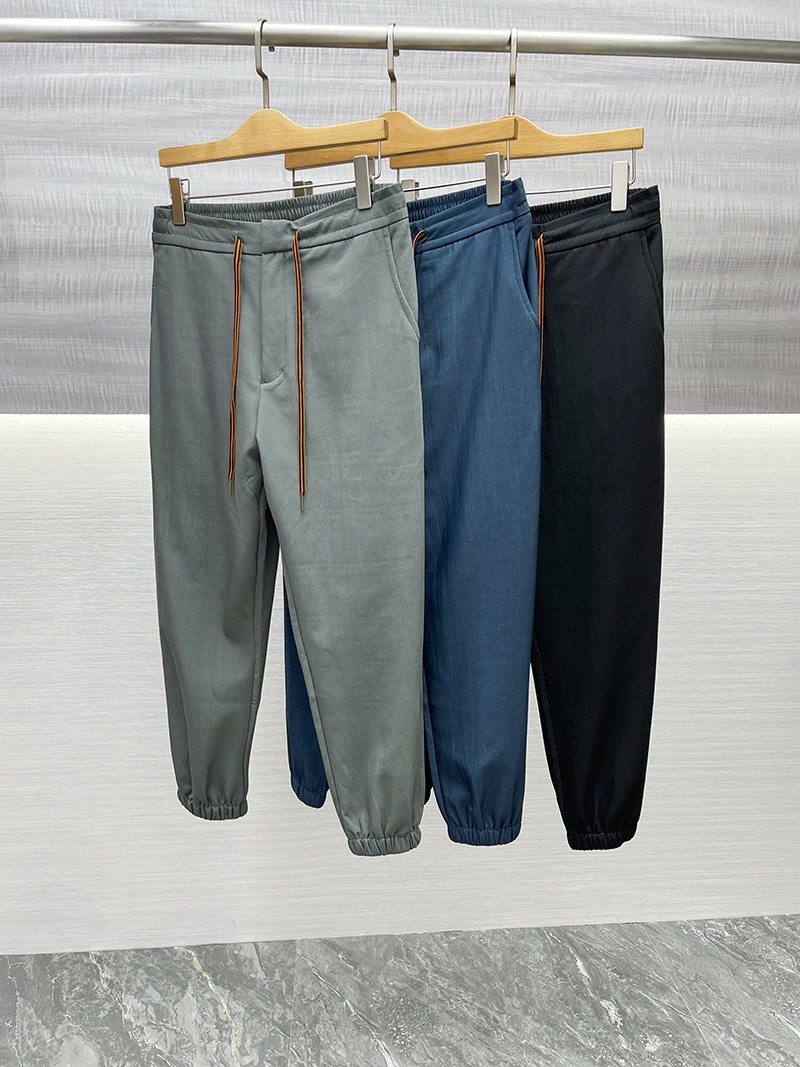 2024SS Spring and Summer New Products Business casual suit pants. Made with selected high-quality fabrics, they are close-fitting and comfortable. With unique design, they create a simple and linear sense. The version is suitable for everyone. The hardware decorative accessories are provided by customers. Classic logos are embellished, with extremely high recognition. The version is very good. The upper body effect is excellent. Two colors are recommended.