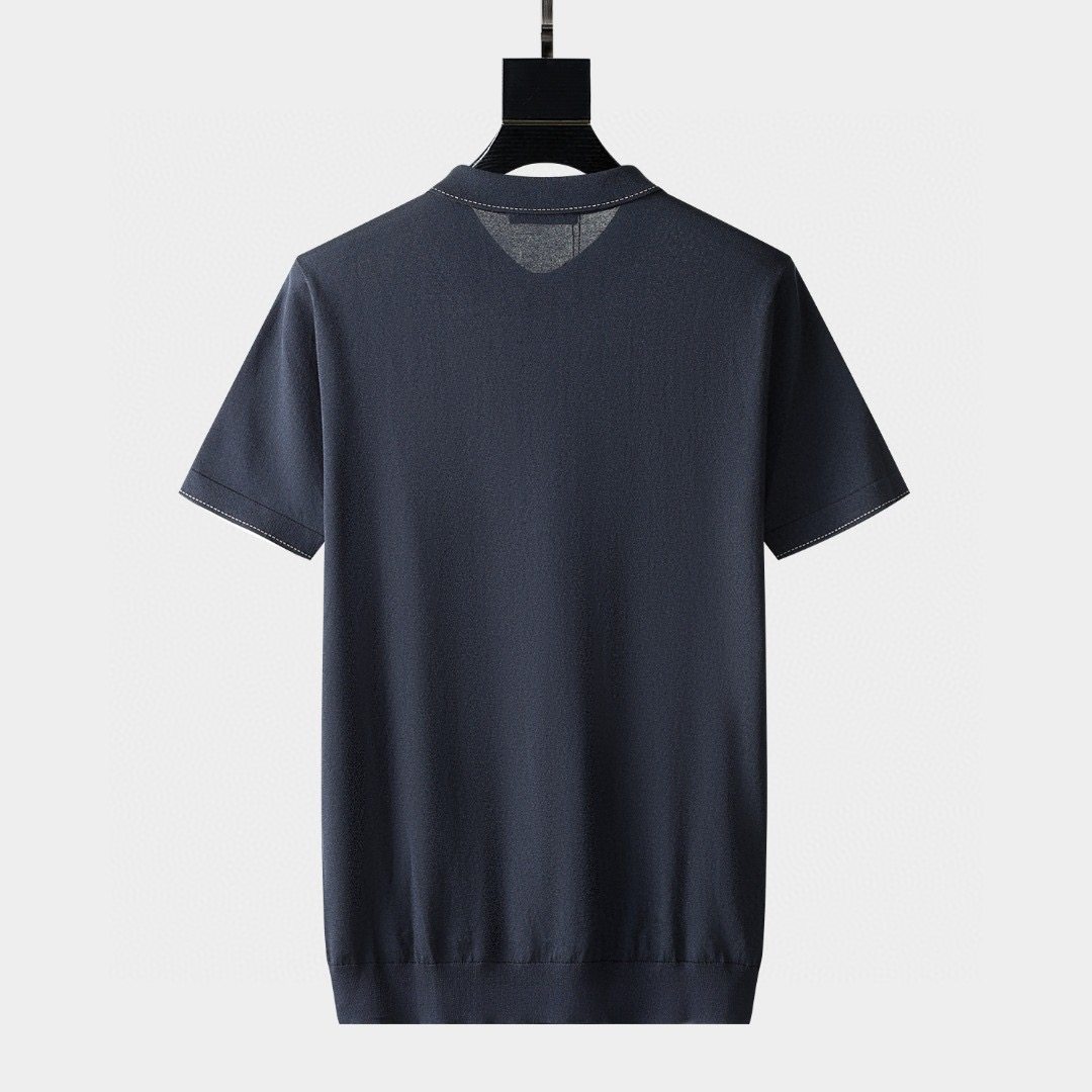 The 2024ss spring and summer new men's knitted round-neck short-sleeved shirt! It is woven with Elité yarn that is superfine and highly elastic in fiber. The texture and grain are super soft. It is very thin, light and soft. The hand feel is extremely delicate and smooth.