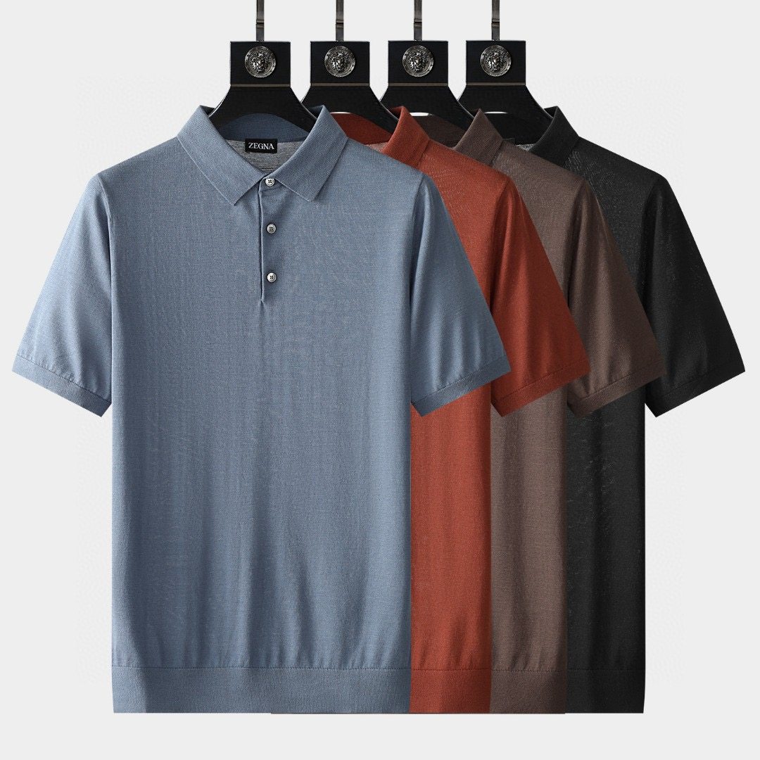 Elastic knitted polo shirt, infused with new ideas, highlighting Zegna's pursuit of excellence in details. Outlining the slim fit version, the knitted collar adds a finishing touch, making this short-sleeved polo shirt more brand-style.