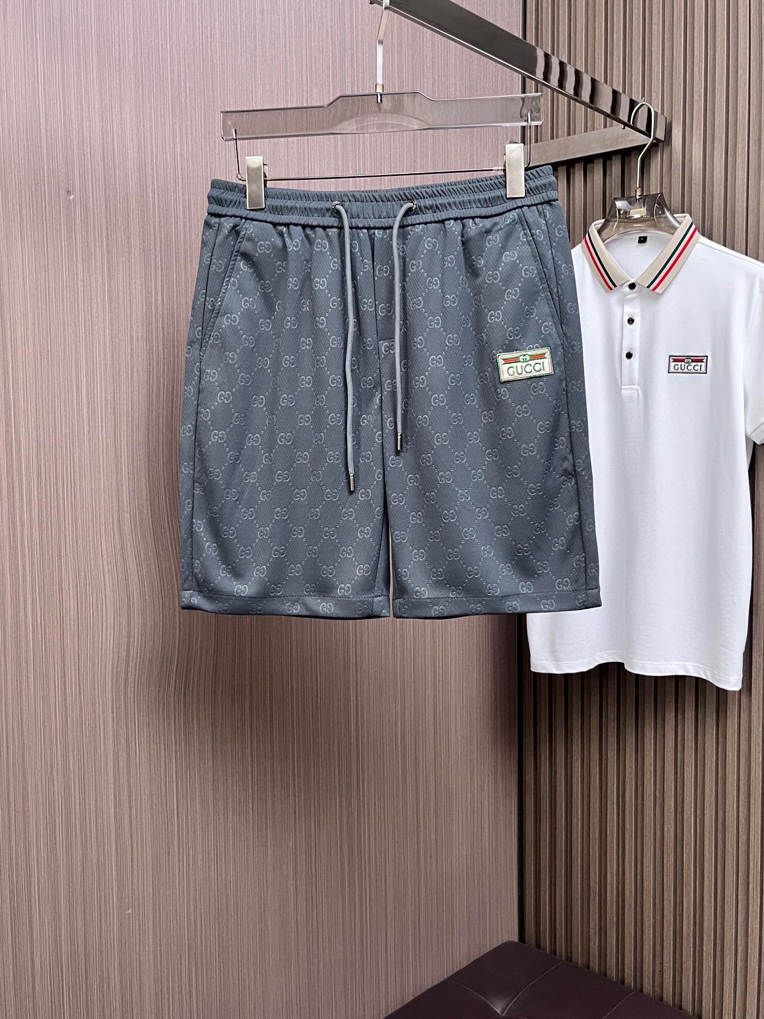 The 2024 spring and summer new casual shorts! Available simultaneously on the official website. Customized classic brand LOGO, custom fabric, extremely good comfort, strong hand feel. Highly recognizable, perfect appearance and craftsmanship